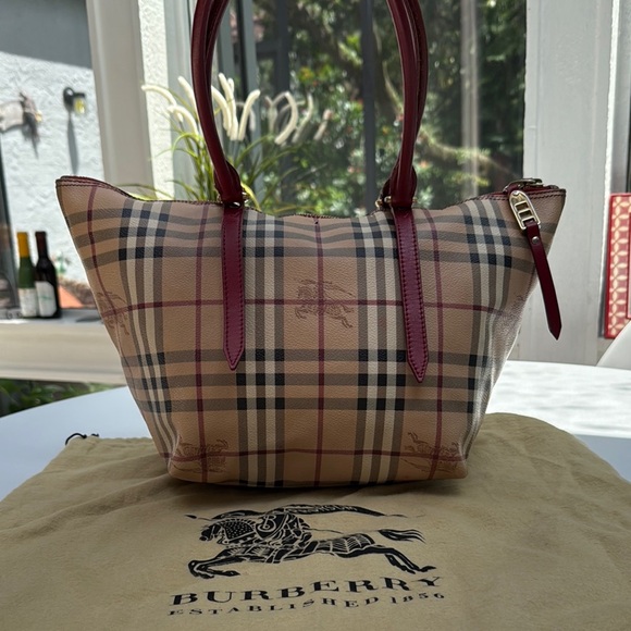Authentic Burberry Haymarket Check Salisbury Tote Shoulder Bag - Picture 2 of 16